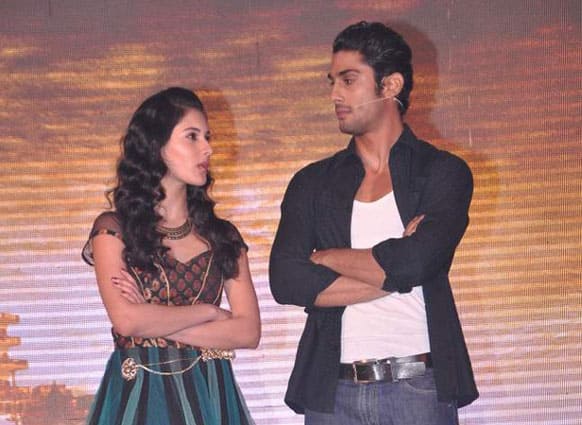 Prateik Babbar and his on-screen lady love Amyra Dastur at the music launch of 'Isaaq'. (Pic courtesy: Filmfare)