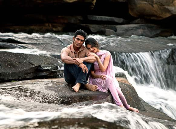 Amyra and Prateik in a cozy embrace from 'Isaasq'. (Pic courtesy: Filmfare)