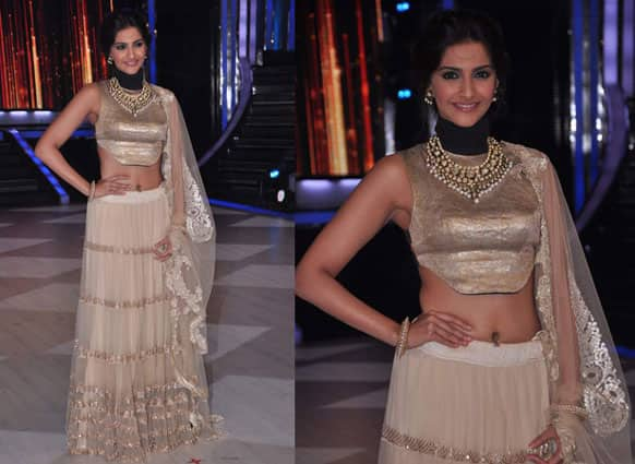 Sonam Kapoor looked as beautiful as ever while promoting 'Raanjhanaa' on the sets of a TV dance show.