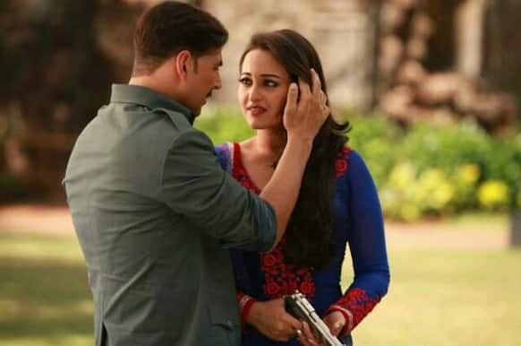 Akshay Kumar and Sonakshi Sinha in a still from ‘Once Upon A  Time In Mumbaai Dobara’.