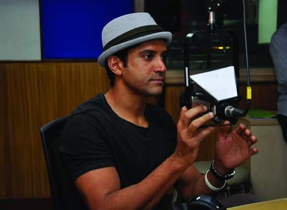 Farhan Akhtar promoting ‘Bhaag Milkha Bhaag’ at a radio station. Image Courtesy: Filmfare