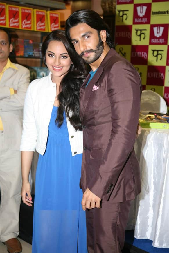 Sonakshi Sinha and Ranveer Singh at a promotional event for their film 'Lootera'.