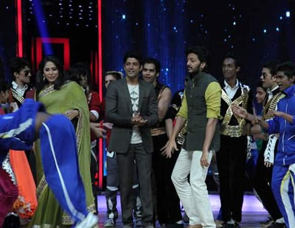 Geeta Kapoor, Farhan Akhtar and Ritesh Deshmukh on-stage at a dance reality show.