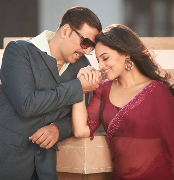 Akshay Kumar and Sonakshi Sinha in a still from the film 'Once Upon A Time In Mumbaai Dobara'. Pic Courtesy: Official Facebook page of 'OUATIMD'