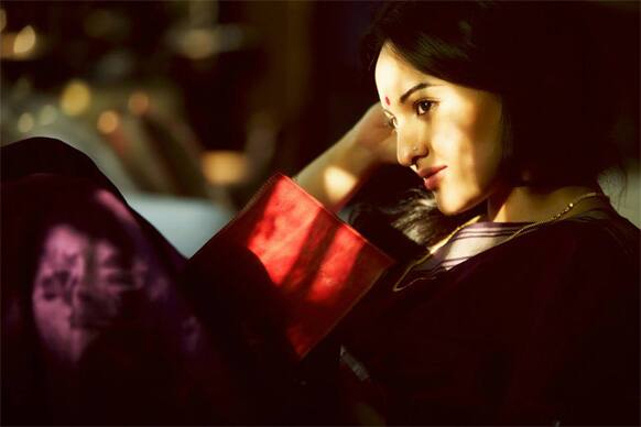 Sonakshi Sinha in a still from the film 'Lootera'. Pic Courtesy: 'Lootera' official Facebook Page.