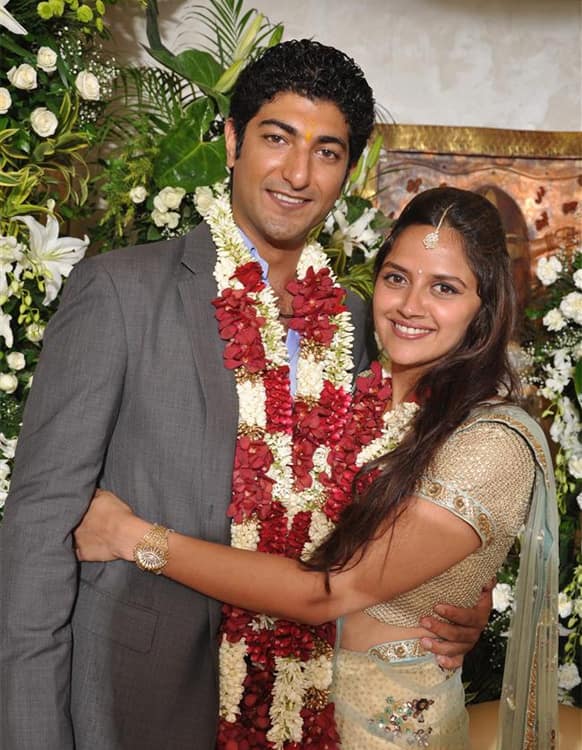 Ahana Deol poses with her fiance Vaibhav Vohra during their engagement.