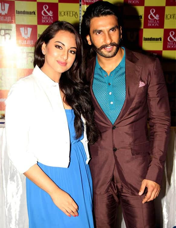 Ranveer Singh and Sonakshi Sinha at the launch of the 'Lootera' version of Mills & Boons.