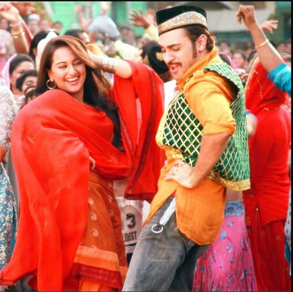 Imran Khan and Sonakshi Sinha in a still from the film 'Once Upon A Time in Mumbaai Dobara'. Pic Courtesy: Official Facebook Page of 'OUATIMD'