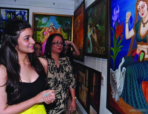 Alia Bhatt inaugurates a painting exhibition.   Photo Courtesy: Filmfare