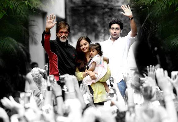 Amitabh Bachchan along with Abhishek Bachchan and Aishwarya Rai Bachchan, Aaradhya Bachchan.     Photo Courtesy: Pinkvilla