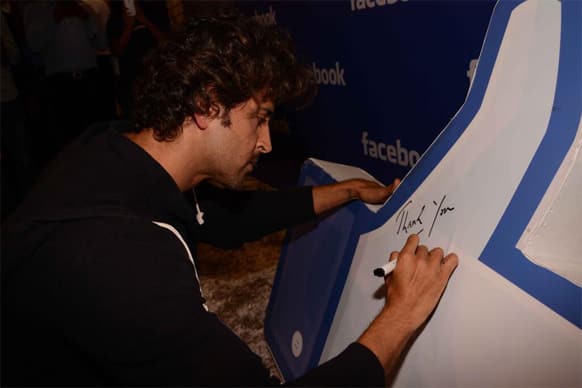 Hrithik Roshan in the midst of signing a 'Thank You' autograph at a social networking office.