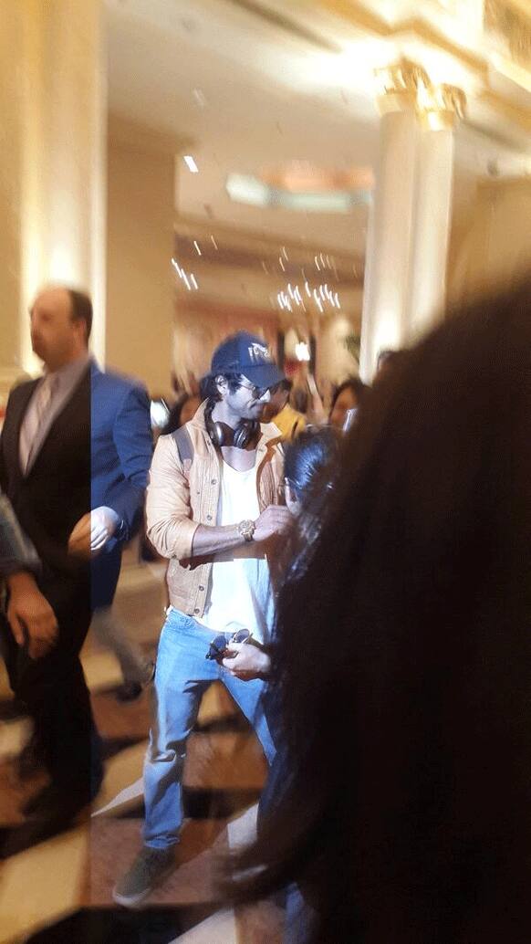 Shahid Kapoor is caught by fans while in Macau for IIFA 2013.