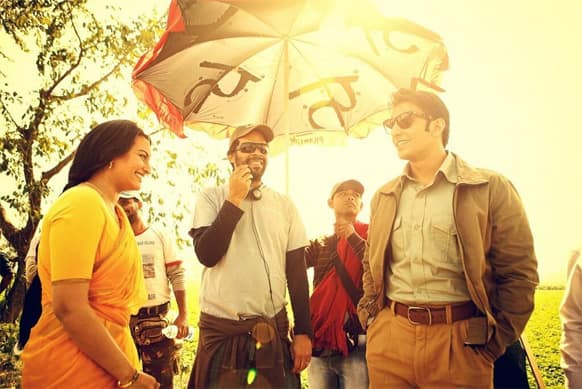 Sonakshi Sinha, Vikramaditya Motwane and Ranveer Singh on the sets of 'Lootera'.