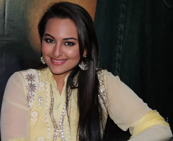 Sonakshi Sinha smiles while addressing the press during 'Lootera' promotions.