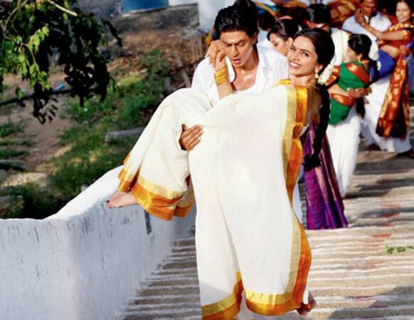 Shah Rukh Khan and Deepika Padukone in a still from 'Chennai Express'.