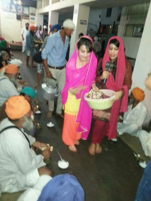 Ameesha Patel is engrossed in 'kar-seva' at a gurudwara in Amritsar.