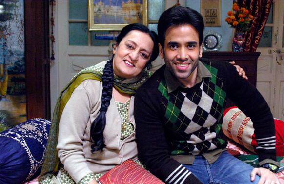 Onscreen mother-son duo Dolly Ahulwalia and Tusshar Kapoor in a still from 'Bajatey Raho'. 