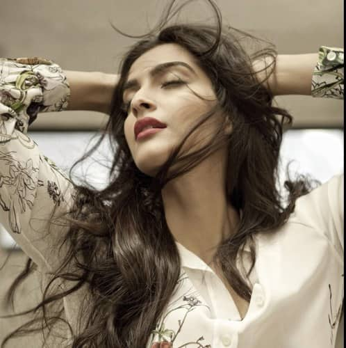 Sonam Kapoor looks stunning in this new Twitter display pic. 