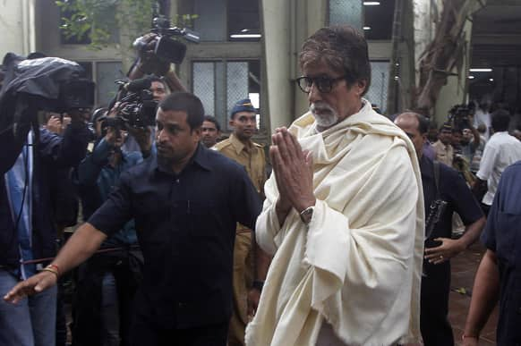 Amitabh Bachchan arrives for the funeral of legendary actor Pran in Mumbai. Pran, who played some of Bollywood's most memorable villains in a career that spanned six decades, died of pneumonia at a Mumbai hospital Friday, his doctor said. He was 93.