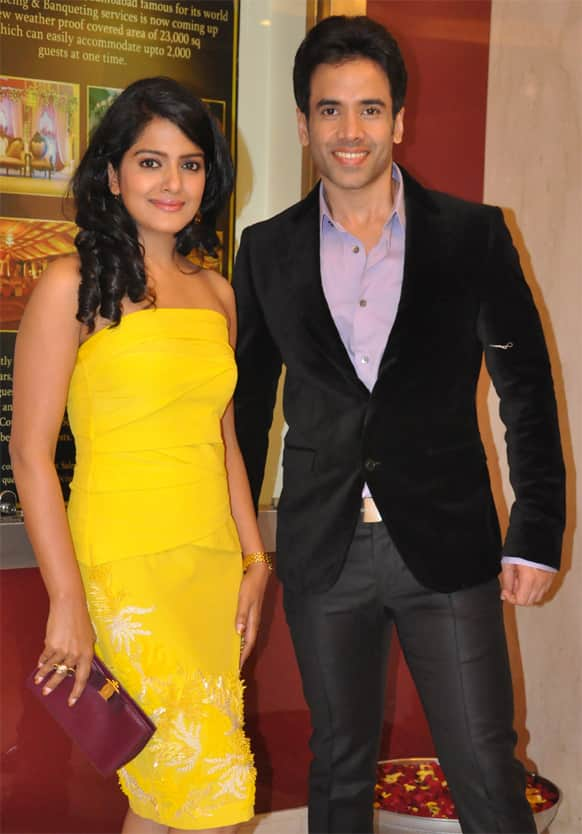 Tusshar Kapoor and Vishakha Singh prmote 'Bajatey Raho'.