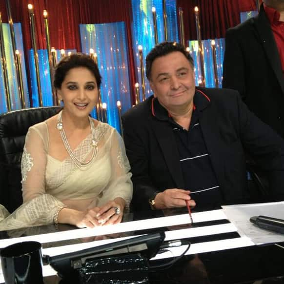 Madhuri Dixit and Rishi Kapoor on the sets of 'Jhalak Dikhhla Jaa'. Image courtesy: @MadhuriDixit1