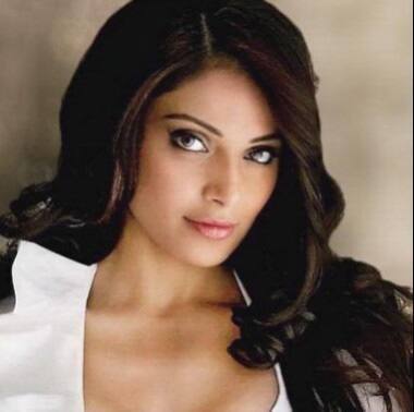 Bipasha Basu's new Twiiter display pic.