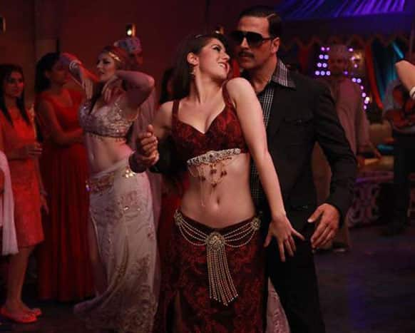 Akshay Kumar grooves to the music with a sexy siren in the movie 'Once Upon Ay Time In Mumbai Dobaara!'    Image Courtesy: Facebook by Bollywood's Biggest Fans Club 