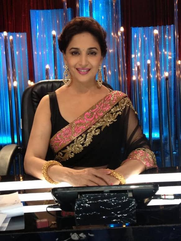 Madhuri Dixit on the sets of 'Jhalak Dikkhla Jaa'. Pic courtesy: @MadhuriDixit1