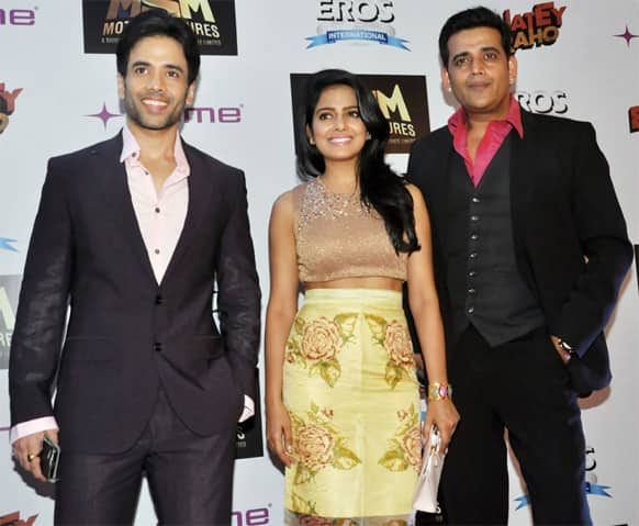 Tusshar Kapoor, Vishakha Singh prmote and Ravi Kishan at the 'Bajatey Raho' premiere.