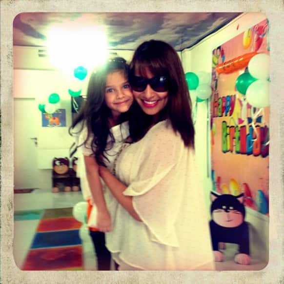 Bipasha Basu with her niece. Image courtesy: @bipsluvurself