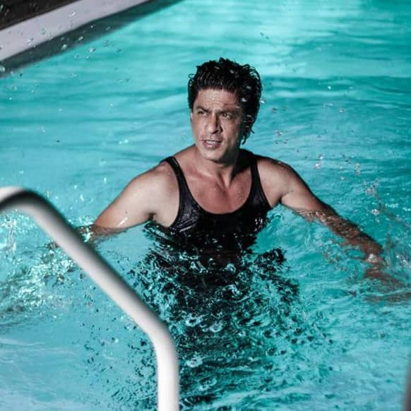 Shah Rukh Khan poses in the pool for Filmfare shoot.     Pic Courtesy:  Vivek Bhatia Photography