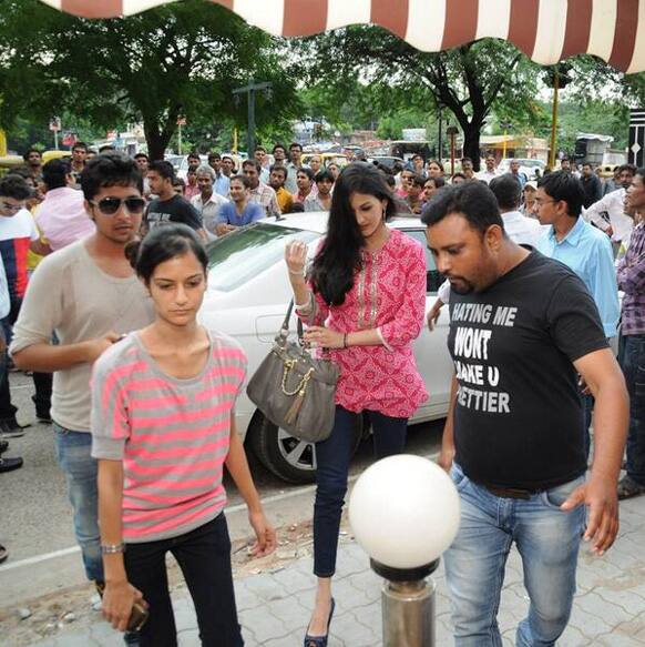 'Issaq' couple Amyra Dastur and Prateik Babbar arrive at Brewberry's in Ahmedabad. (Pic courtesy: @AmyraDastur93)