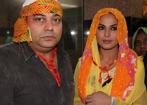 Veena prayed at the dargah for the success of her film.