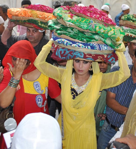 Pakistani actress Veena Malik visited Hazrat Khawaja Moinuddin Hasan Chisty Dargah recently.