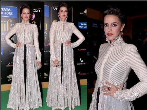 Neha Dhupia at the IIFAA Awards 2013 in a Anamika Khanna, @NehaDhupia