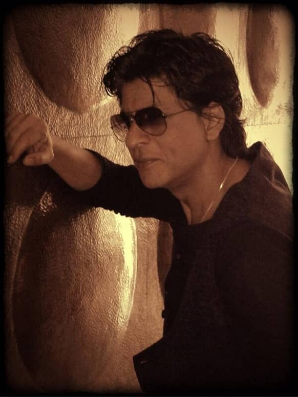 Shah Rukh Khan posted this pic on Twitter and wrote, 