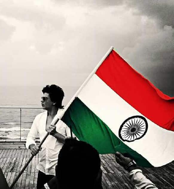 @iamsrk shared this picture on Twitter and wrote, “Don't be satisfied with stories, how things have gone with others. Unfold your own myth(Rumi) Happy Independence Day.”