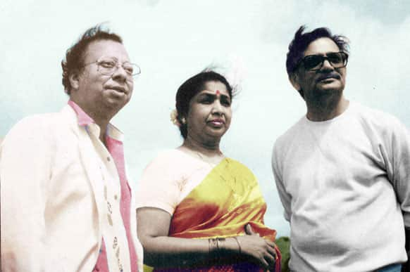 His most famous association was with music director R. D. Burman. He wrote lyrics for several of his compositions, including 'Parichay', 'Golmaal', 'Aandhi', 'Masoom', and a double album 'Dil Padosi Hai'