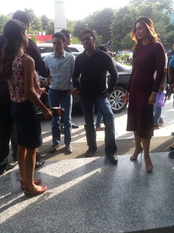 Ajay Devgn and Kareena Kapoor Khan in conversation with the journos during 'Satyagraha' promotions.