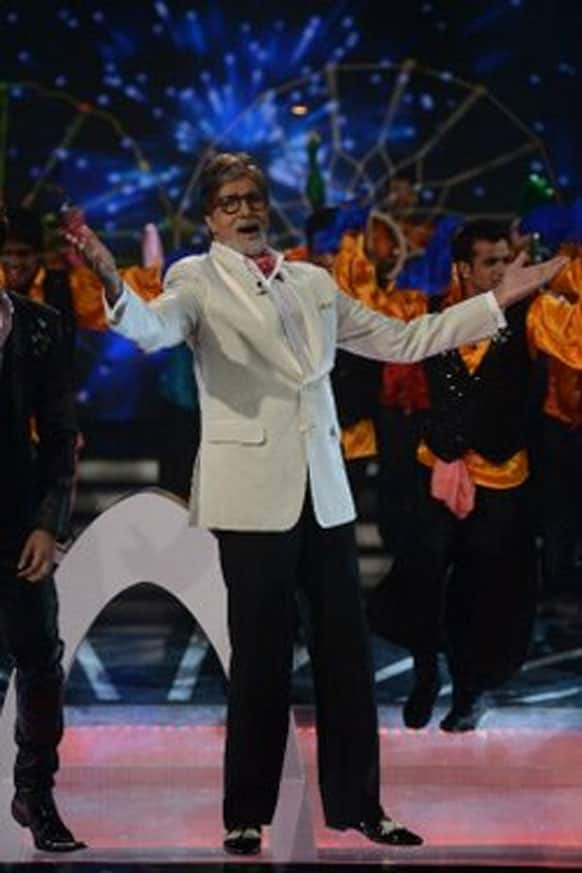 Amitabh Bachchan poses for 'Kaun Banega Crorepati Season 7', @SrBachchan