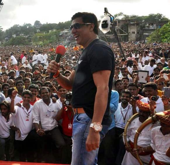 Madhur Bhandarkar at Dahi Handi for Janmashtami, Pic Courtesy: @mbhandarkar268