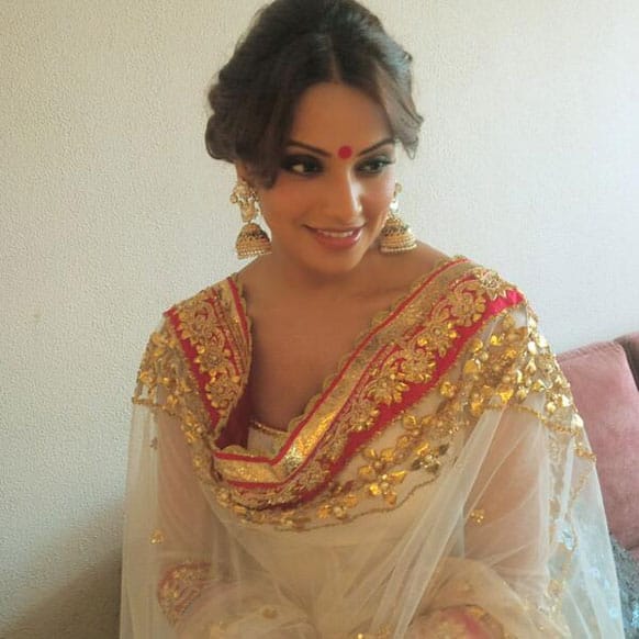 Bipasha looks ravishing in ethnic wear, Pic - @bipsluvurself