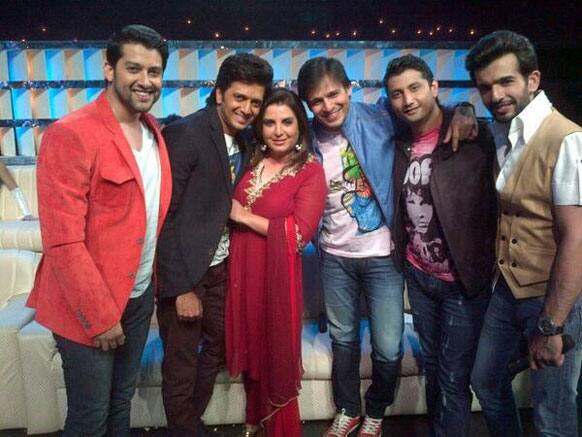 Farah Khan and the 'Grand Masti' starcast. Pic Courtesy: @TheFarahKhan