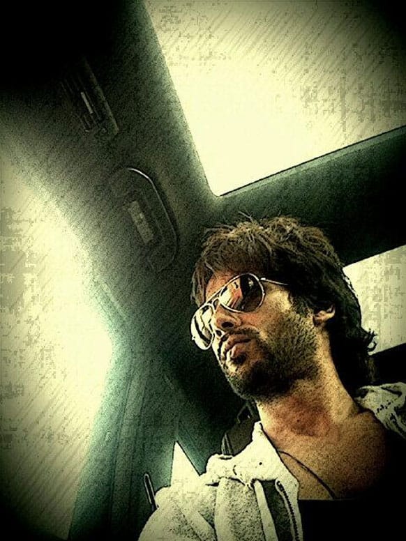 Shahid Kapoor posted a pic of himself stuck in the notorious Mumbai traffic @ShahidKapoor