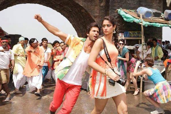 Shahid Kapoor and Ileana D'Cruz in a still from 'Phata Poster Nikla Hero'.