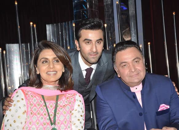 'Besharam' stars Ranbir, Neetu and Rishi Kapoor on the sets of a dance reality show.