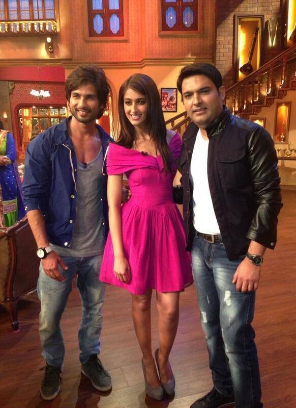 Stand-up Comedian Kapil Sharma poses with Ileana D'Cruz and Shahid Kapoor.   Pic Courtesy: @KapilSharmaK9