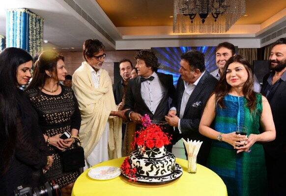 Amitabh Bachchan with Aadesh Srivastava, Rishi Kapoor, Randhir Kapoor, Alka Yagnik, Poonam Dhillon at Srivastava's birthday.       Pic Courtesy: @SrBachchan