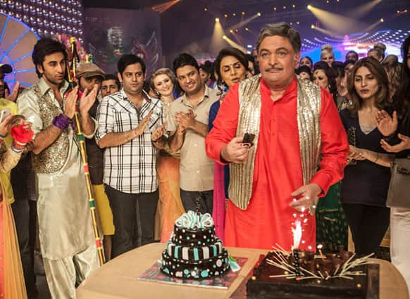 Rishi Kapoor is joined by his family and the crew of 'Besharam' for his birthday celebrations.