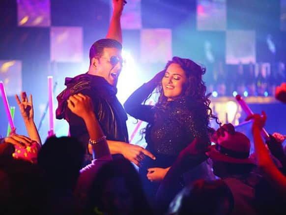 Sonakshi Sinha grooving with Akshay Kumar in the 'Party All Night' song.